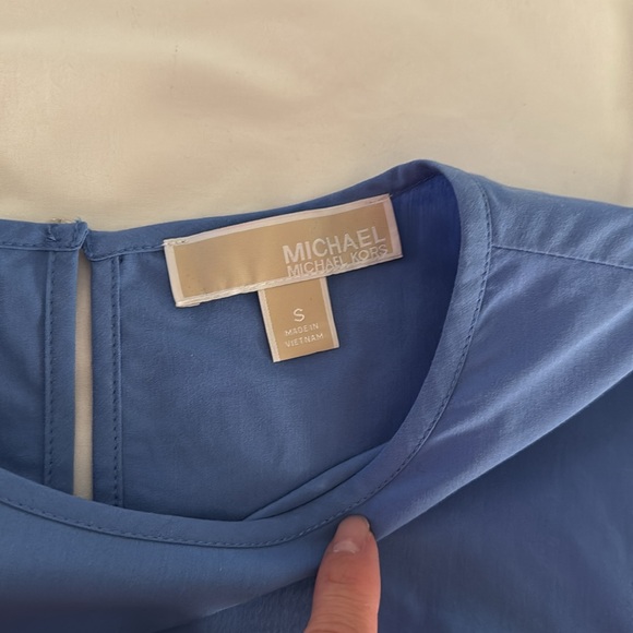 Michael Kors blue blouse. Flare long sleeve. - Picture 5 of 6